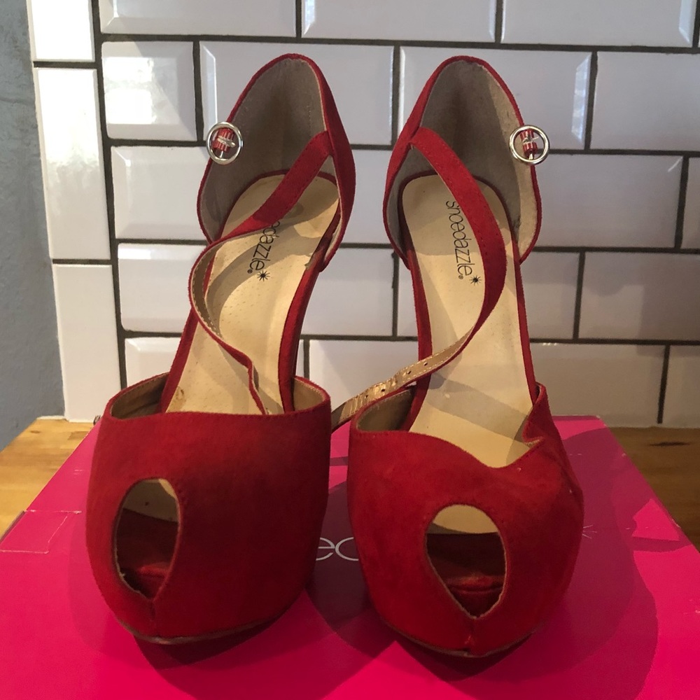 Shoedazzle pumps